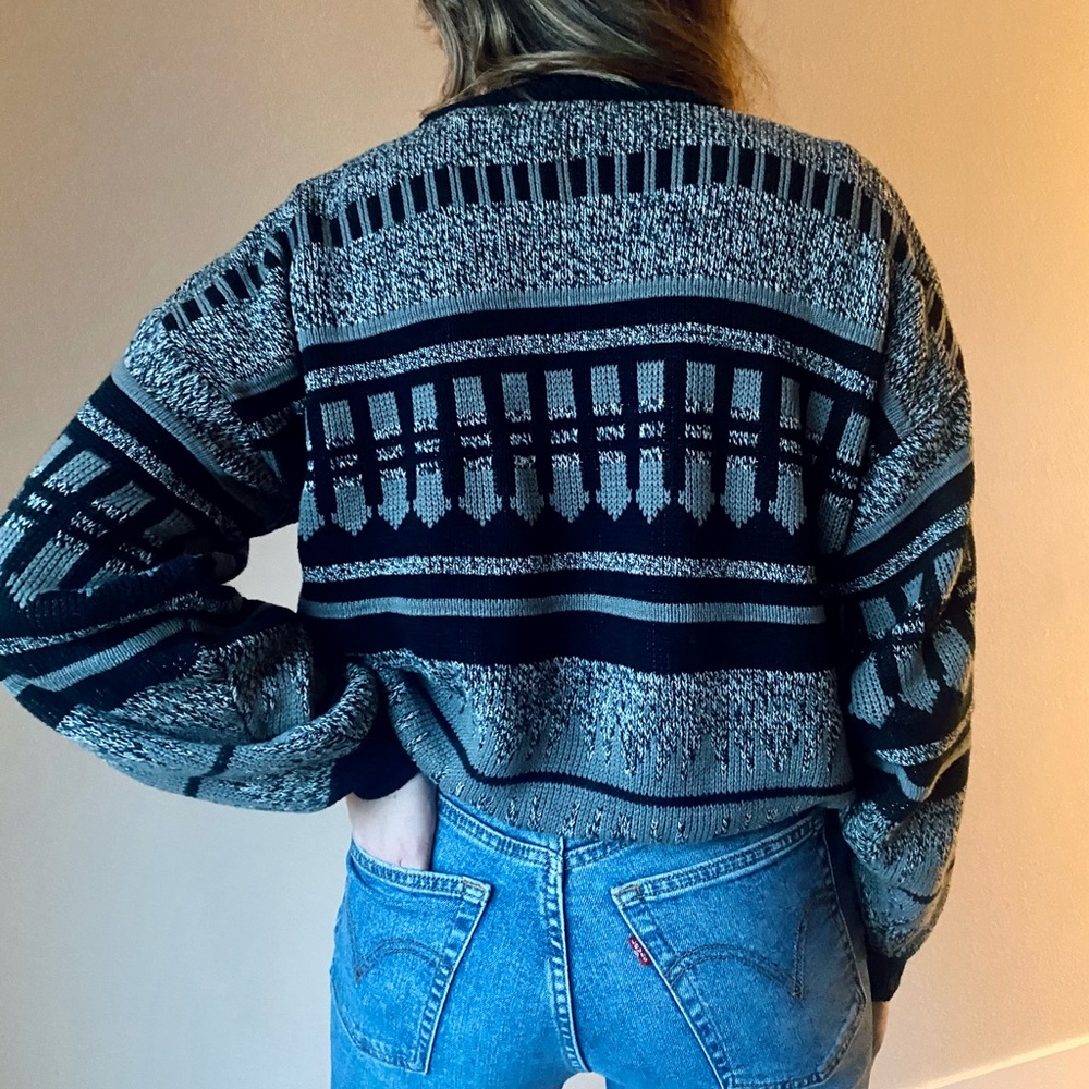 VINTAGE SATURDAYS Black & White Patterned Sweater